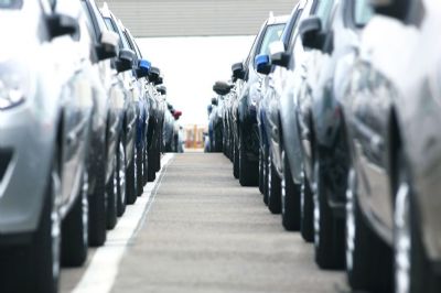 Imagem de Volume de vendas de veículos tem leve recuo em março